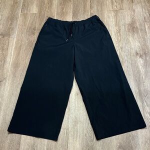 Athleta Wide leg crop pant. Size L/T